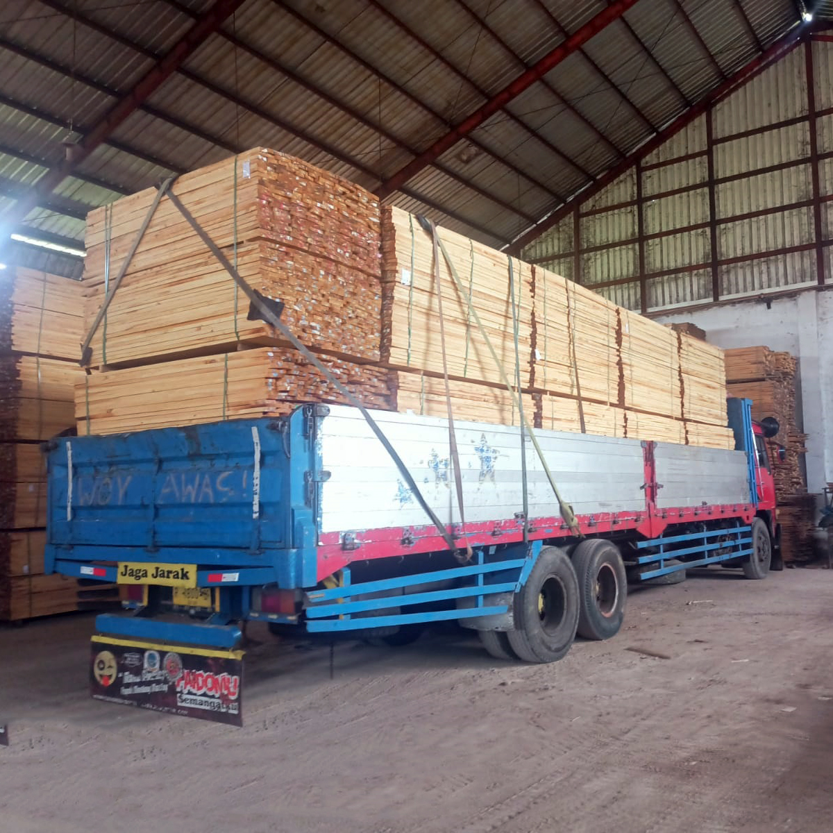 Truk dengan Terpal - Perlindungan Optimal