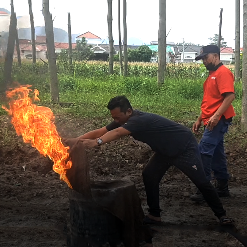 Praktik Penggunaan APAR